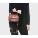 Malá atraktivní koňakově hnědá  kožená crossbody kabelka Zoe